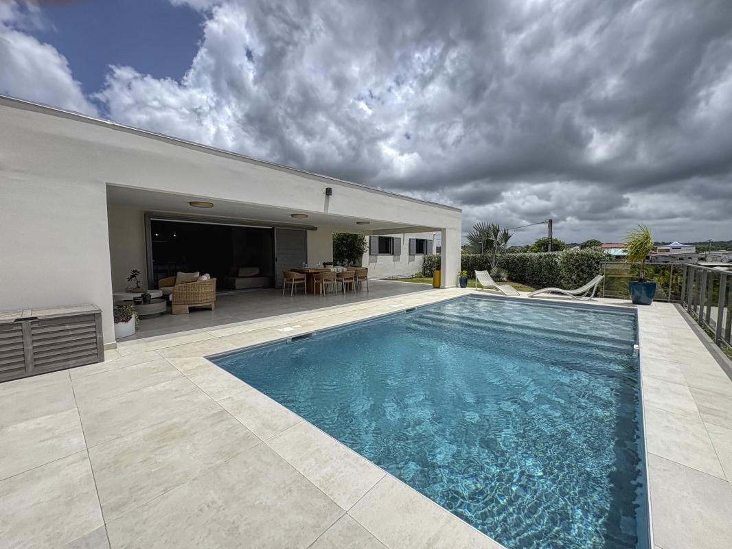 6.Location villa piscine Gosier Guadeloupe_Vue Ensemble
